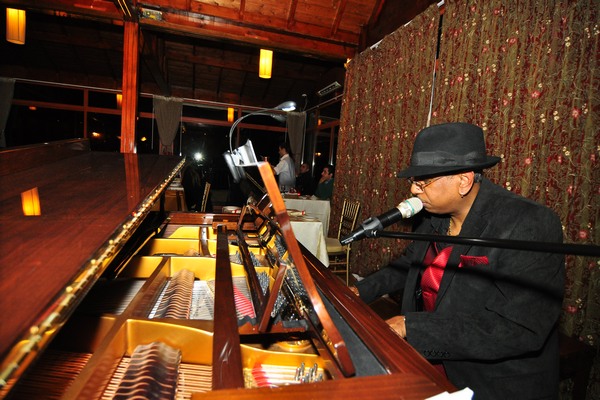 Valentine @ Starlight Lounge